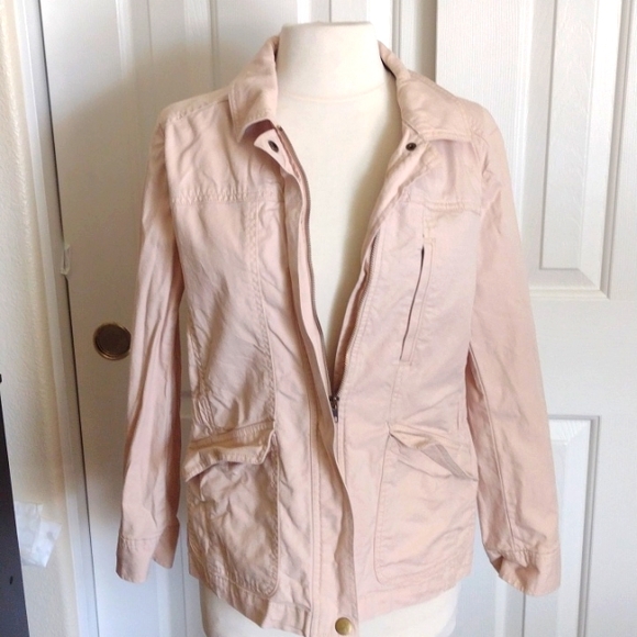 Loft Jacket - Picture 2 of 9